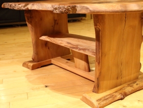 Maple leaf table with shelf - low